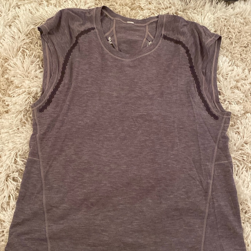 Lululemon tshirt